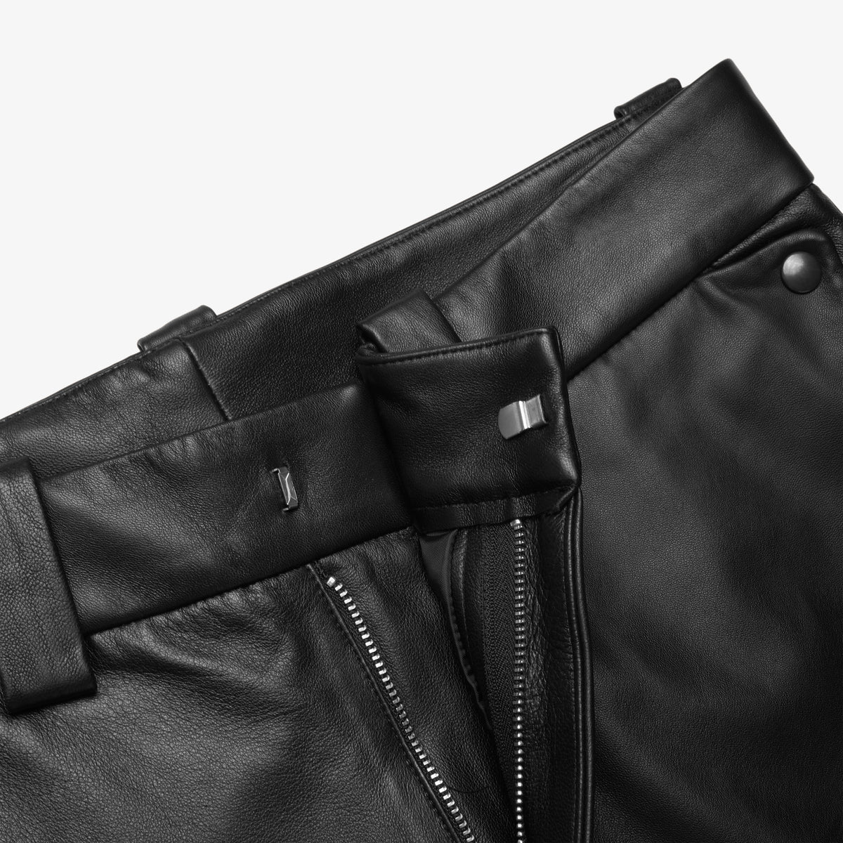ASKYURSELF BAGGY LEATHER WORK SHORTS