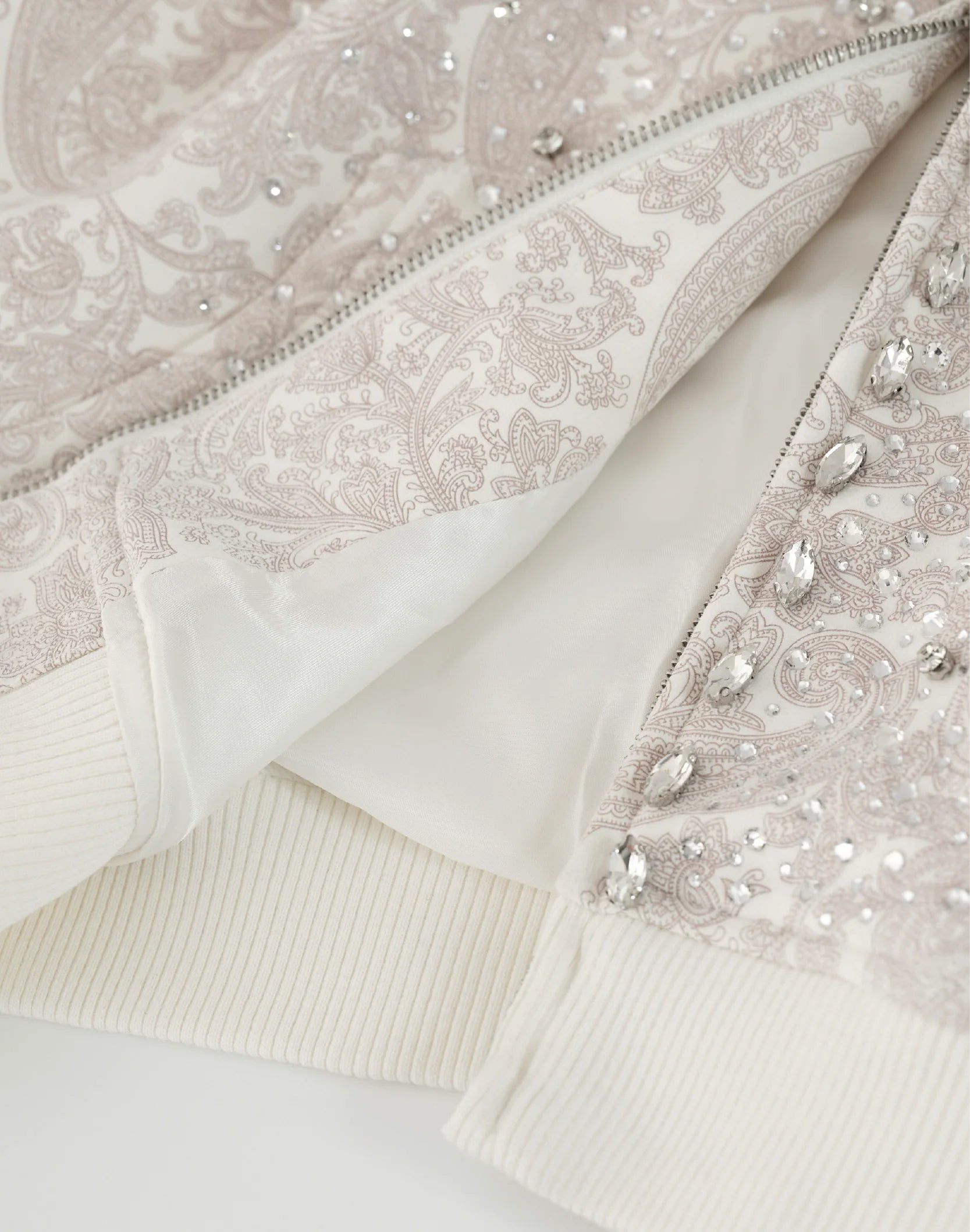BIRTH OF ROYAL CHILD | Cashew Blossom Pearl Zipper Hoodie-WHT